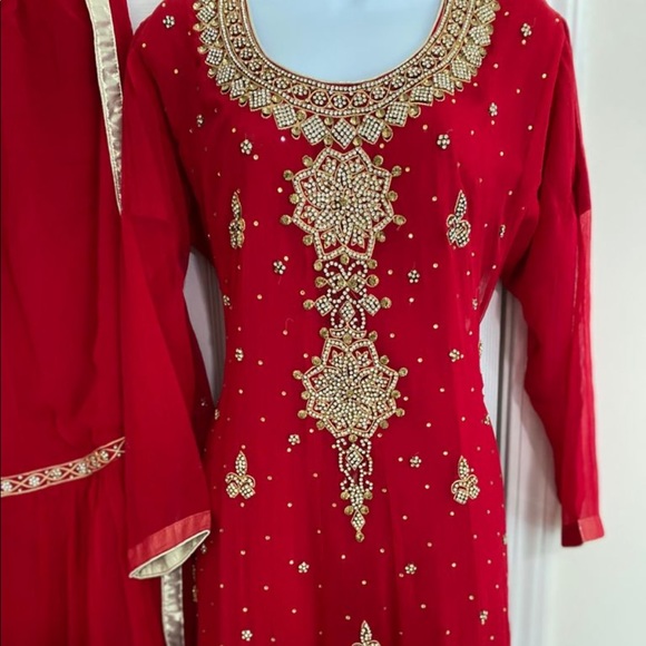 Pakistani peplum ghararah dress with stone fancy work. Perfect for wedding party - Picture 2 of 3